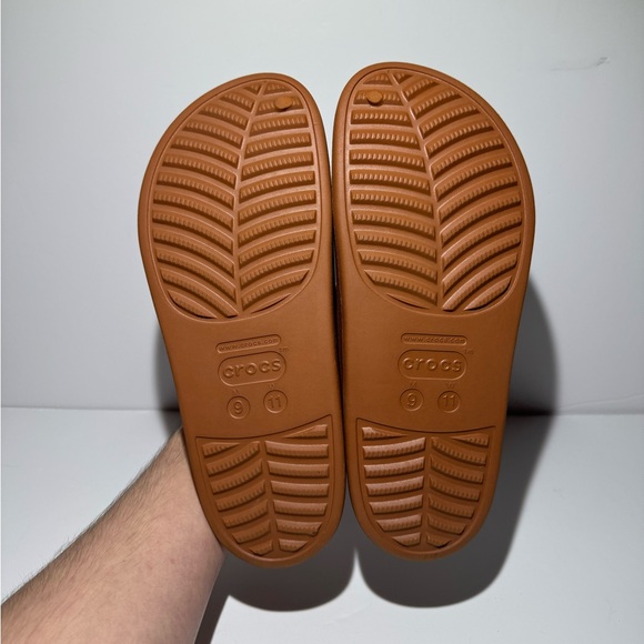 CROCS Dylan Clogs Slip On Slides Size Men’s 9 Women’s 11 Brown Shoes Sandals - Picture 9 of 9